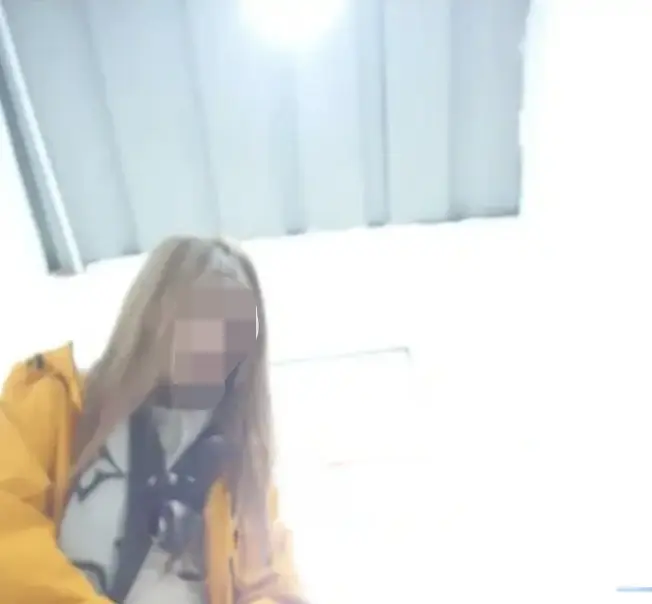 木木同学厕所拍《抖音木木黑色工装裤厕所》原视频完整版-无广告高清在线观看-网盘资源免费下载地址