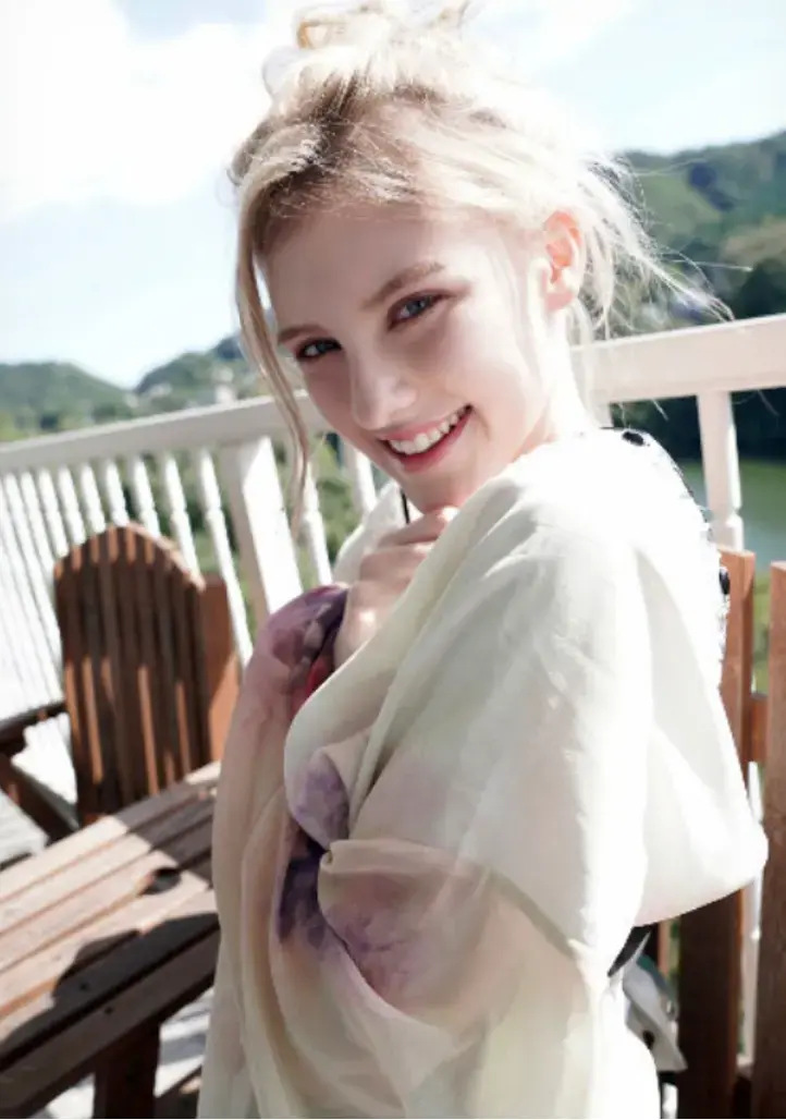 《Melody Marks》北欧妖精少女忠诚无删减版-《Melody Marks》欧美艺人未删减完整版-4K超清1080P高清资源免费在线观看