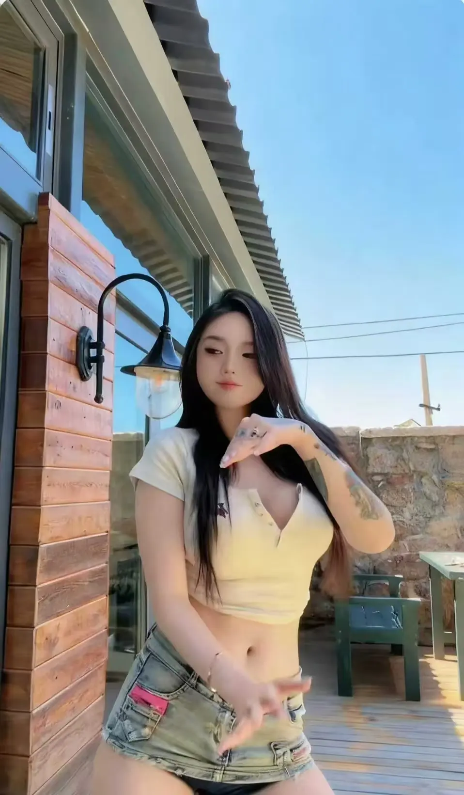 《Meena 成美男》高清全集在线看-中文版未删减资源全面开放-免费无广告网盘备份-一次看遍 Meena 成美男全集