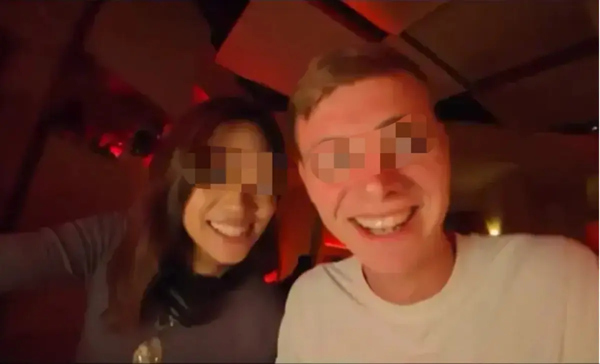 《西安麻辣烫女孩》1080P高清完整版在线观看-海外博主西安夜游真实记录《西安麻辣烫女孩》无删减资源-温暖故事全网首播