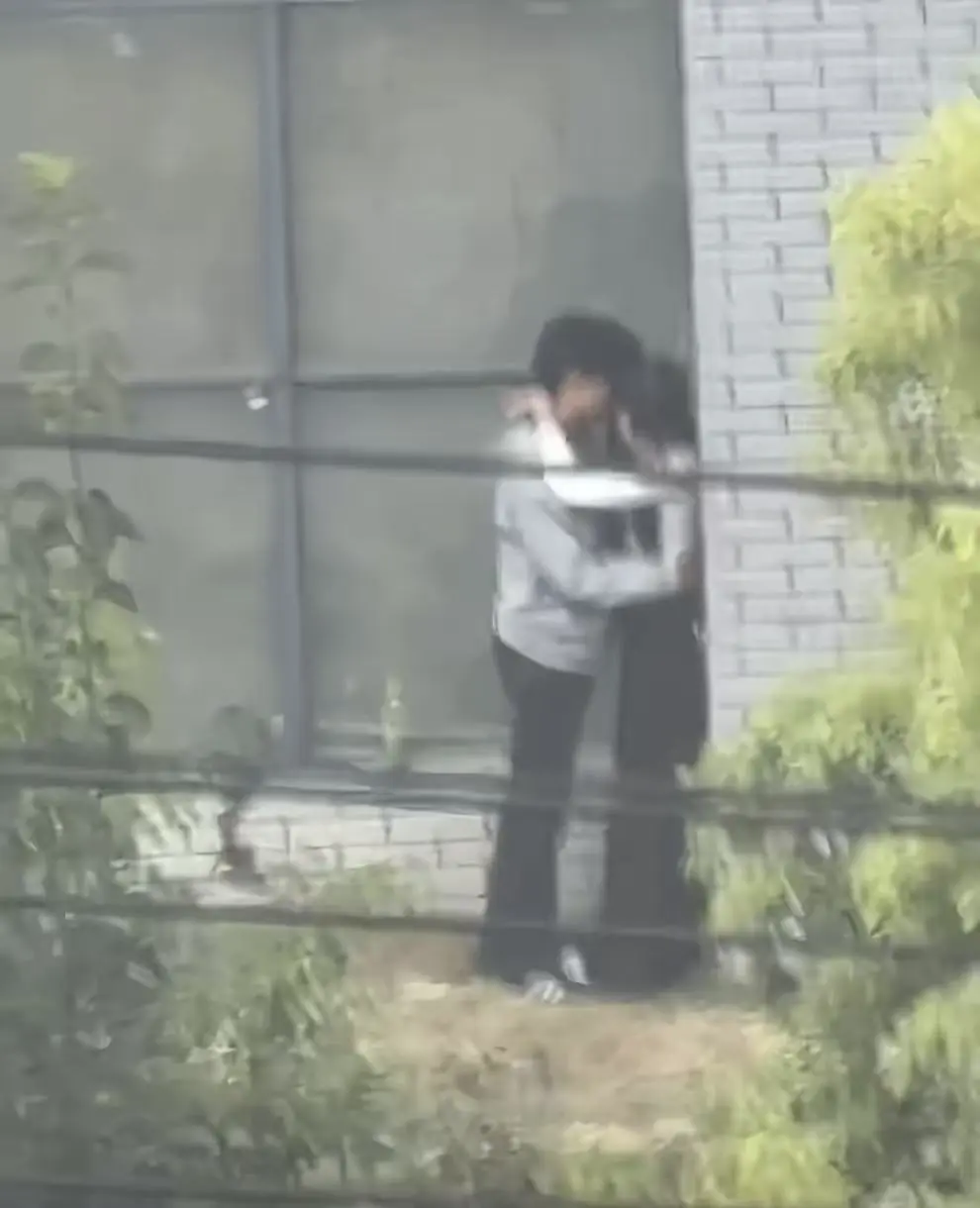 《蚌埠职教园情侣野外视频》事件全过程完整呈现-资源下载-蚌埠职教园情侣野外视频完整版免费鉴赏-抖音热播中
